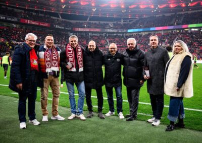 Roland Bürrig wird mit dem Ehrenamtspreis von Bayer 04 ausgezeichnet