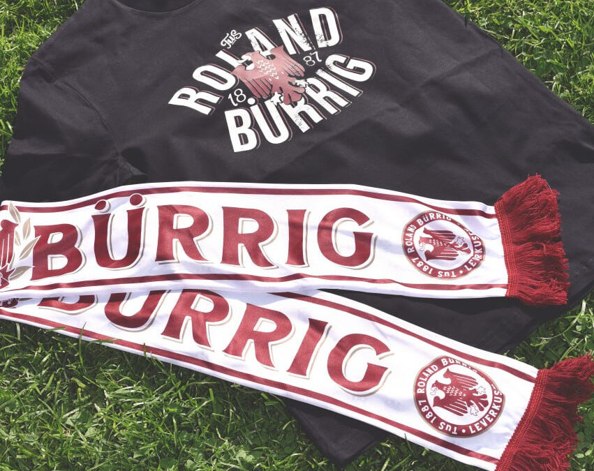 Seidenschals & Shirts – Neue Fanartikel erhältlich!